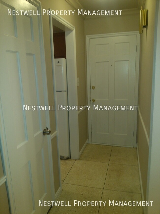 Building Photo - $250 OFF 1ST MONTH'S RENT - Charming Studi...