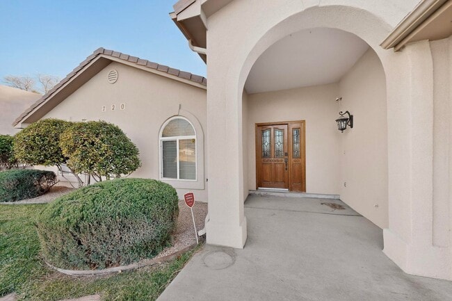 Building Photo - Executive Rental