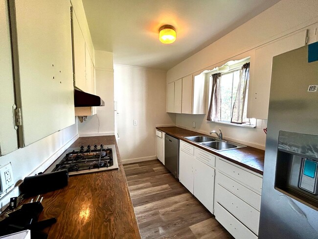 Building Photo - 3304 Tom Green St