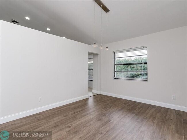 Building Photo - 9420 NW 31st Pl