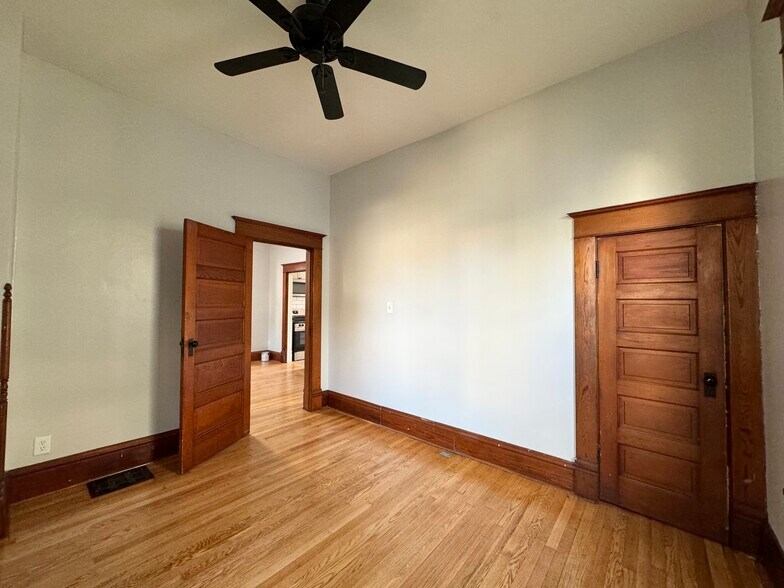 Building Photo - 617 Splitlog Ave