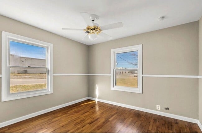 Building Photo - Available Now 2 bedroom 1 bathroom 1 car garage in Nixa!!