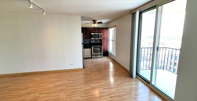 Building Photo - 1212N N La Salle Dr