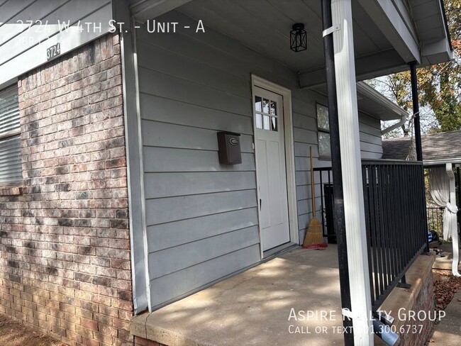 Building Photo - Newly Renovated, Stifft Station Duplex