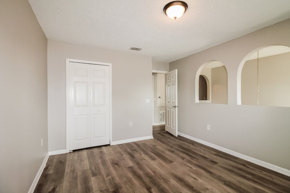 Building Photo - 5342 Woodridge Ln