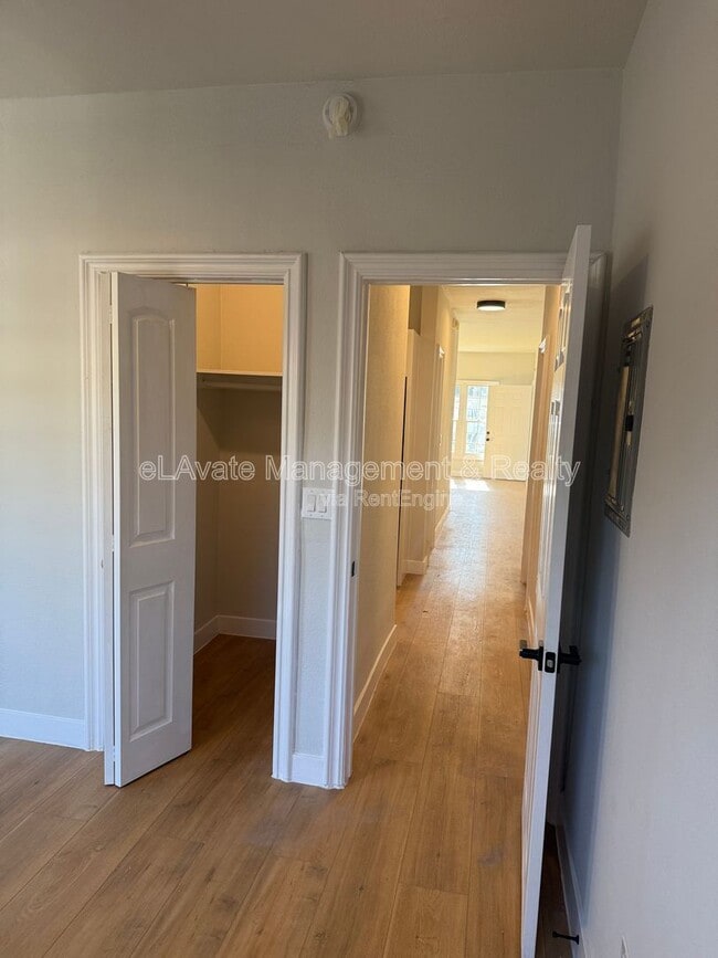 Building Photo - 1607 W 49th St