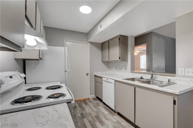 Building Photo - 5260 Mission Monterey Ln