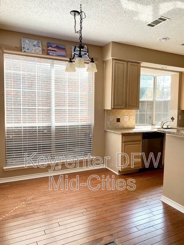 Building Photo - 8702 Saddlehorn Dr