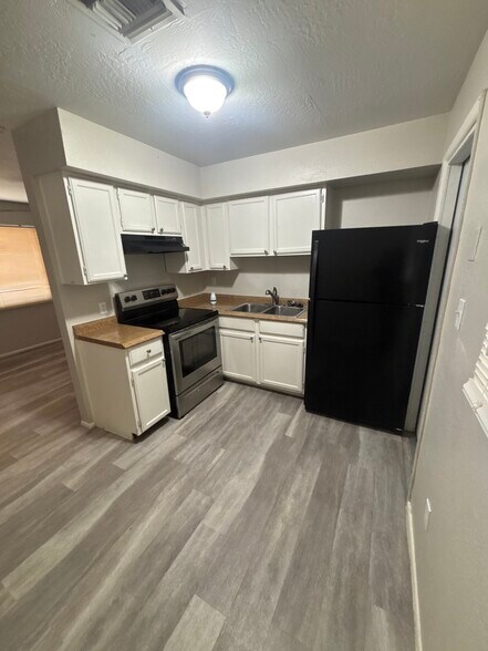 Building Photo - 10805 N 17th Dr
