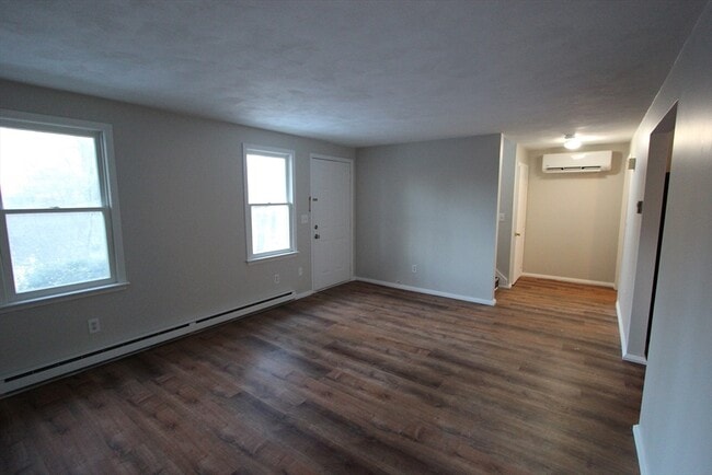 Building Photo - 70 Beach St