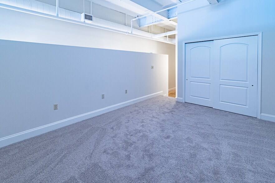 Primary bedroom - 306 N 26th St