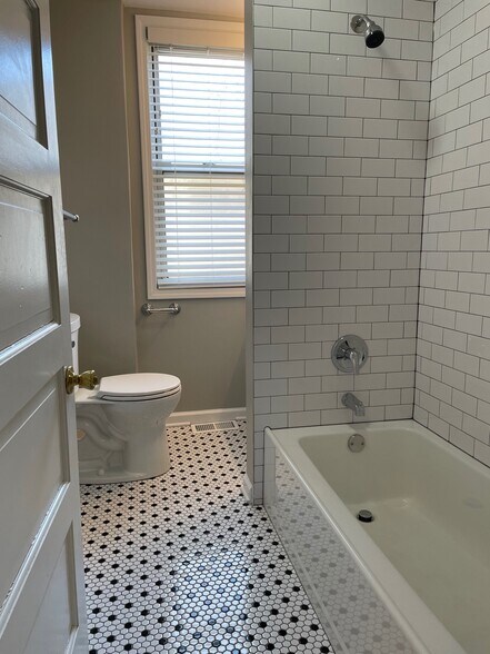 Remodeled Bathroom - 1322 Greenleaf St