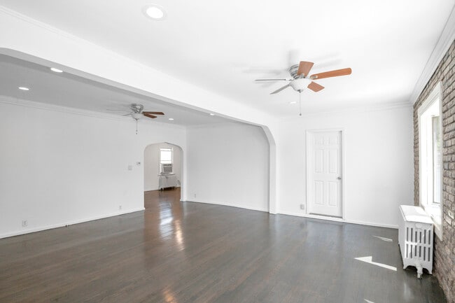 Building Photo - 235 N Ardmore Ave