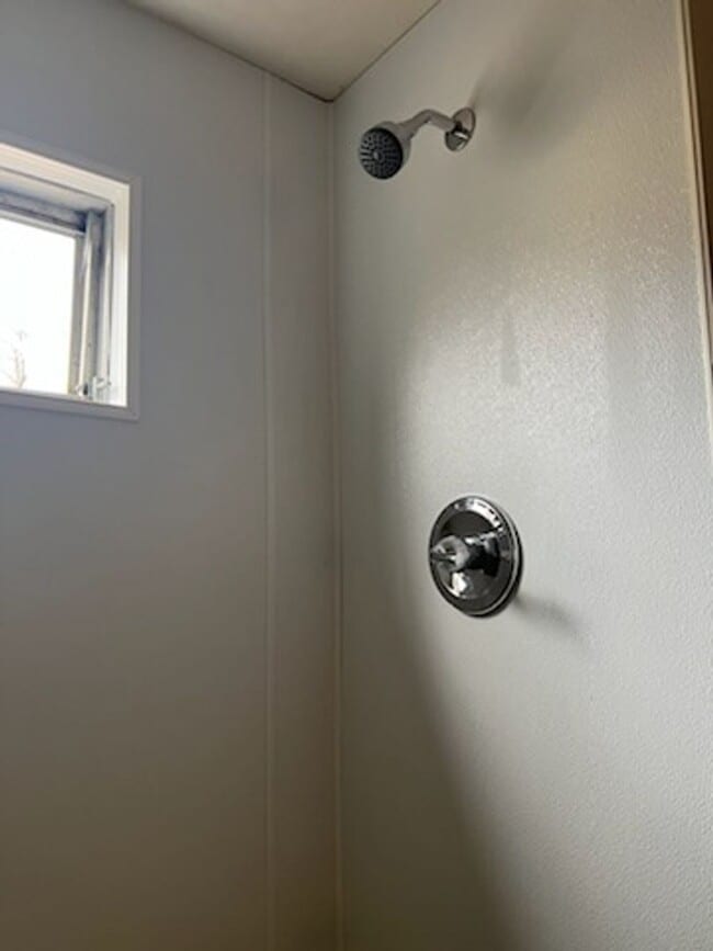 Building Photo - 2 bed 1 bath Trailer Home $1250 a month
