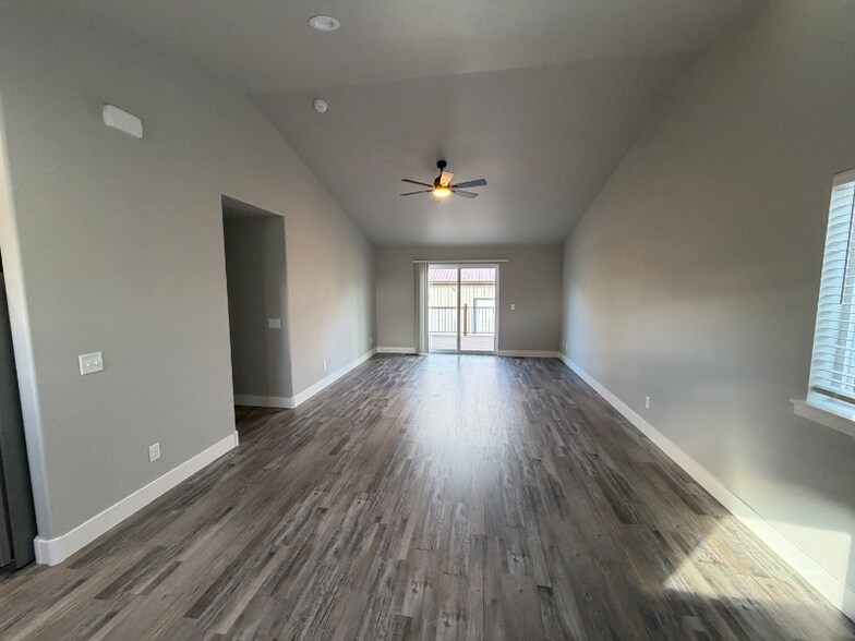 Building Photo - 1329 Lynn Ave