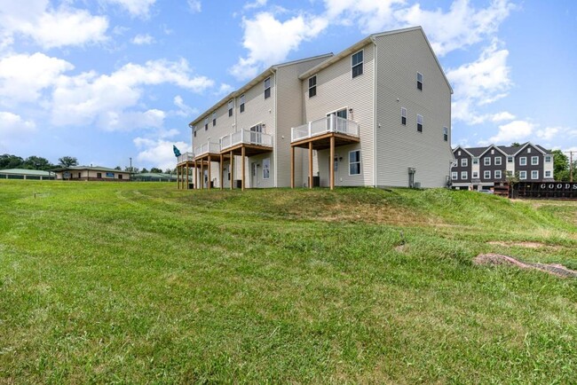 Building Photo - 2 Morgan Cir