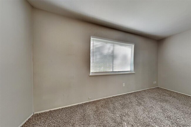 Building Photo - 18311 Navajo Trail Dr