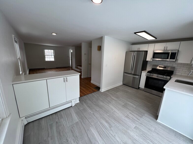 Building Photo - 36 Hill Rd