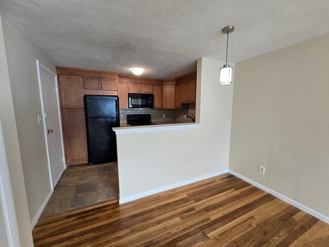 Building Photo - 194 Lincoln St