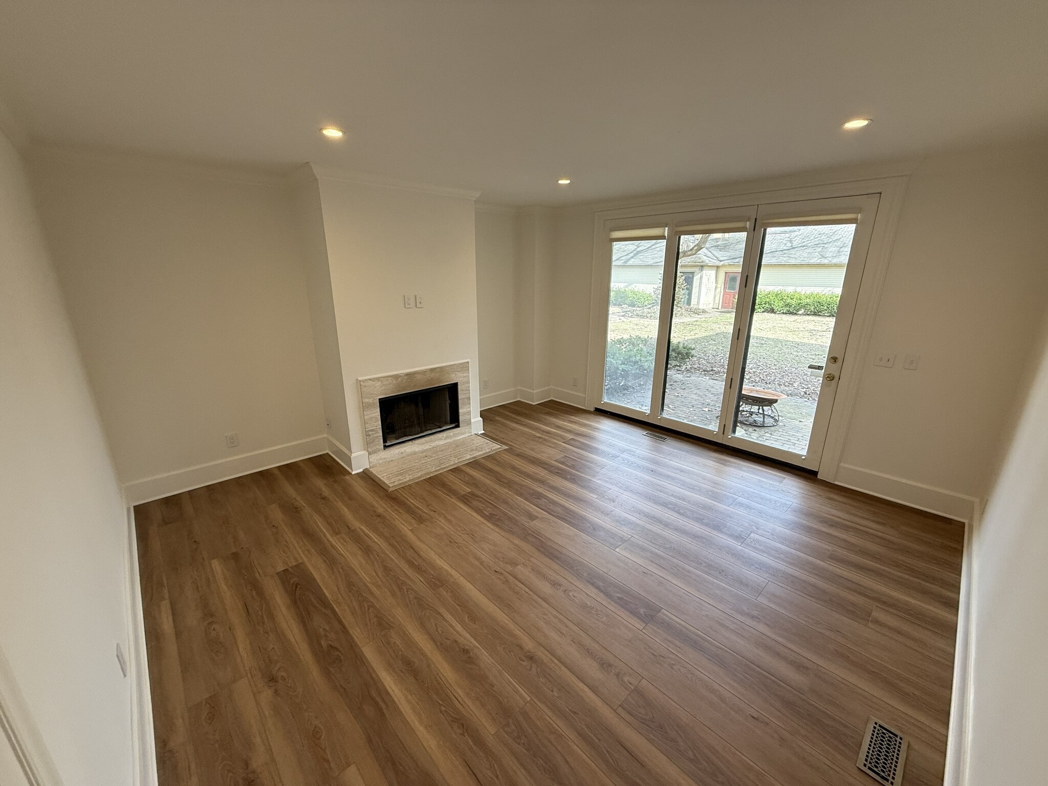 Building Photo - 678 Mohawk St