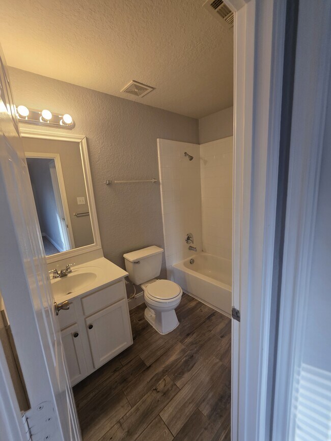 Building Photo - 7119 Capricorn Way