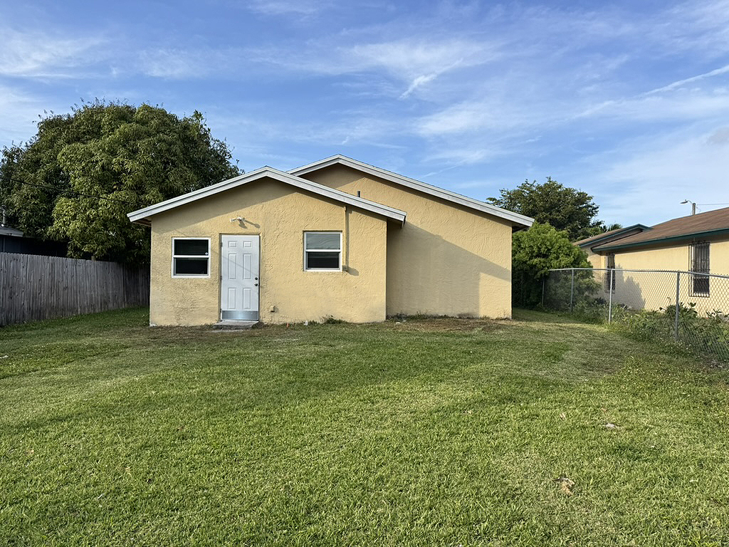 Building Photo - 232 NW 9th St