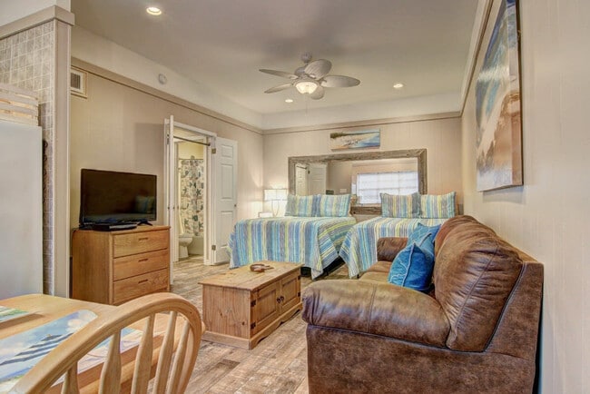 Building Photo - 704 Island Retreat Ct