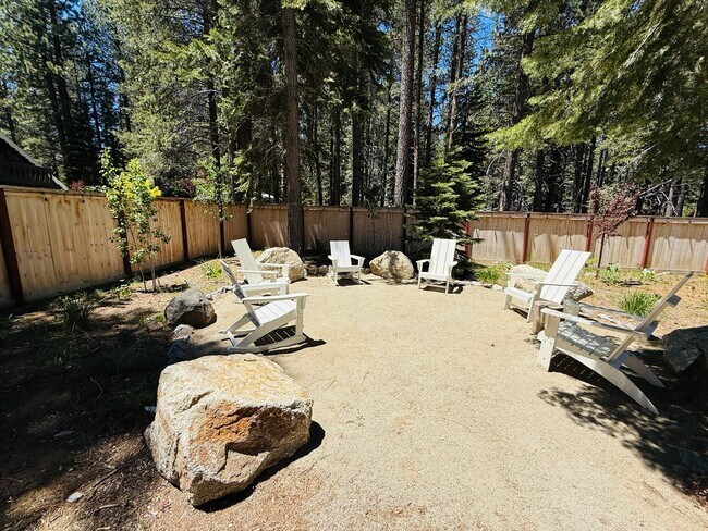 Building Photo - 3 bed 2 bath home for rent in South Lake Tahoe