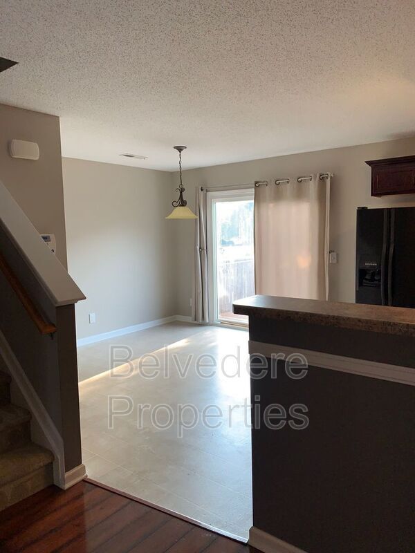 Building Photo - 18 Dillingham Pl