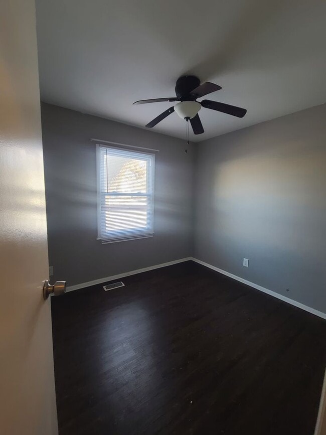 Building Photo - 505 S Duncan Rd