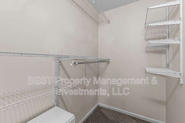 Building Photo - 8130 Kings Creek Dr