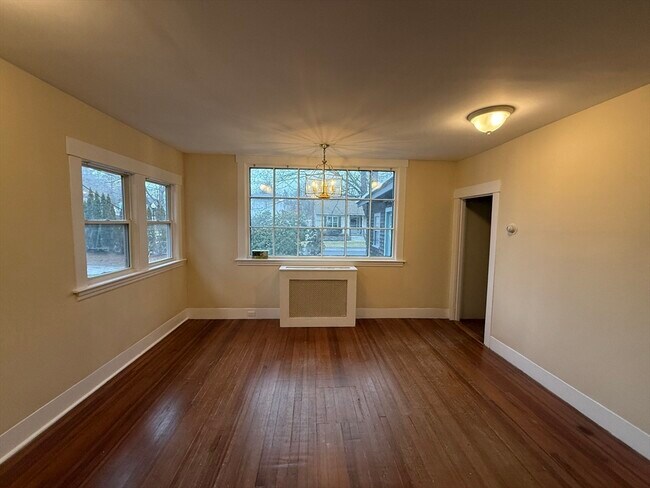 Building Photo - 37 Maple Ave