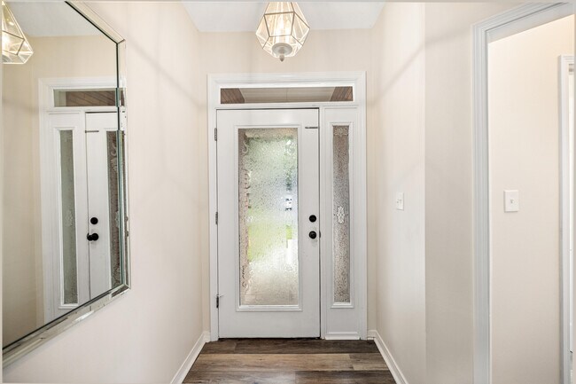 Building Photo - 1641 Parkside Cir