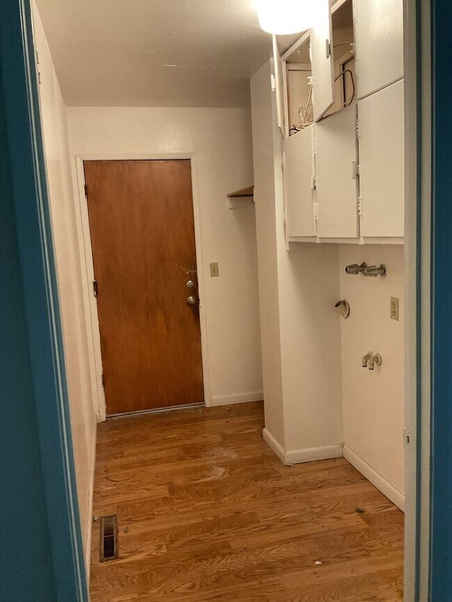 Building Photo - Two story 4 bedroom 2 bath home, Magalia