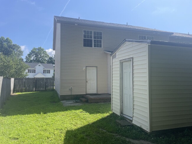 Building Photo - Two Bedroom, 1.5 Bath Townhome-201 Mesa Ln.