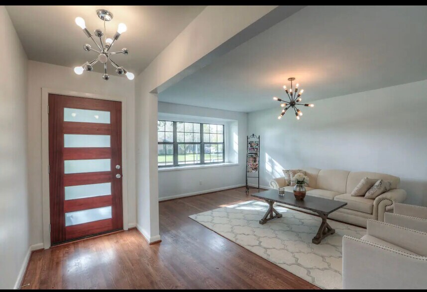 Building Photo - 5604 Flack Dr
