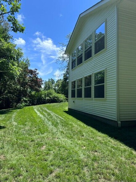 Building Photo - 34 Maler Ave