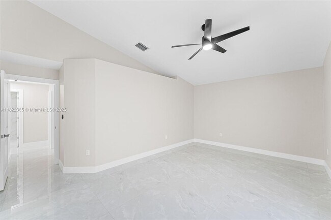 Building Photo - 9940 SW 155th Ave