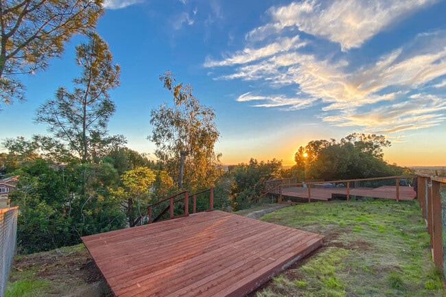 Building Photo - 9244 Calle De Vista Oeste