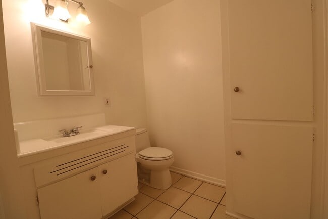 Building Photo - 3 BEDROOM, 2 BATH:  Home for Lease in Nort...