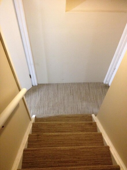 Building Photo - 17 Unger Ln