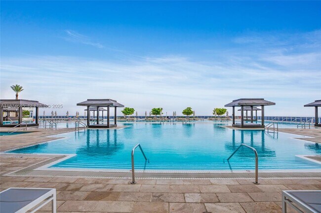 Building Photo - 1830 S Ocean Dr