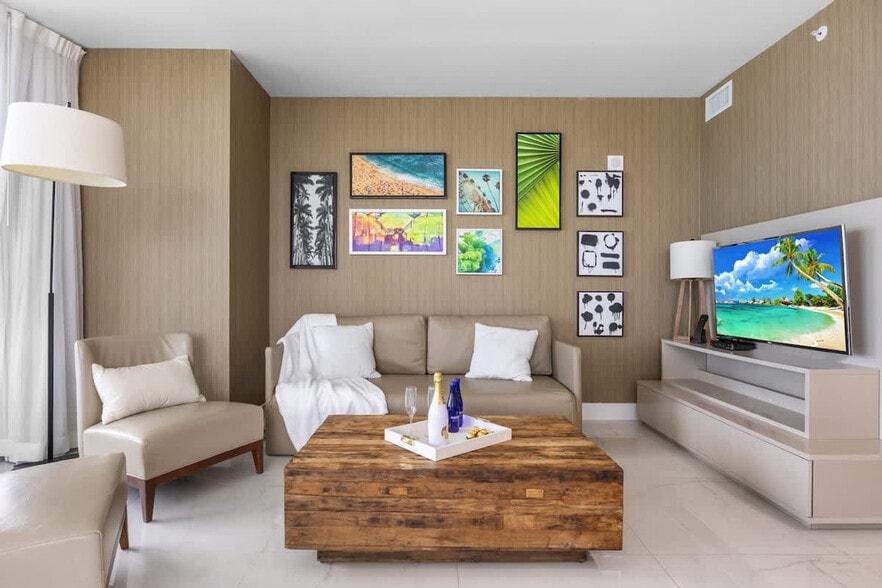 Building Photo - 4011 S Ocean Dr