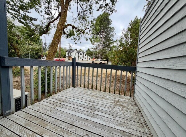 Building Photo - 4483-4483 SW Garden Home Rd