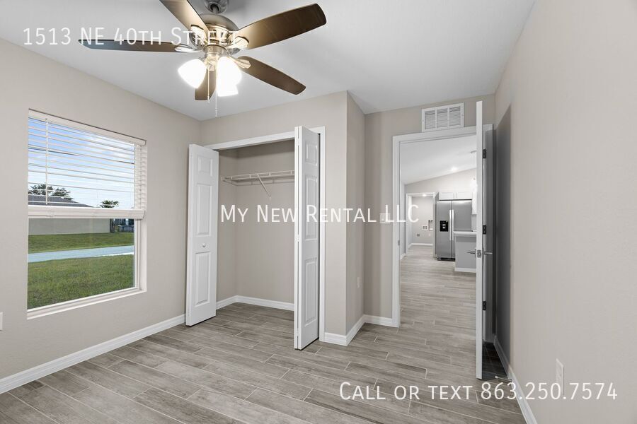 Building Photo - 1513 NE 40th St