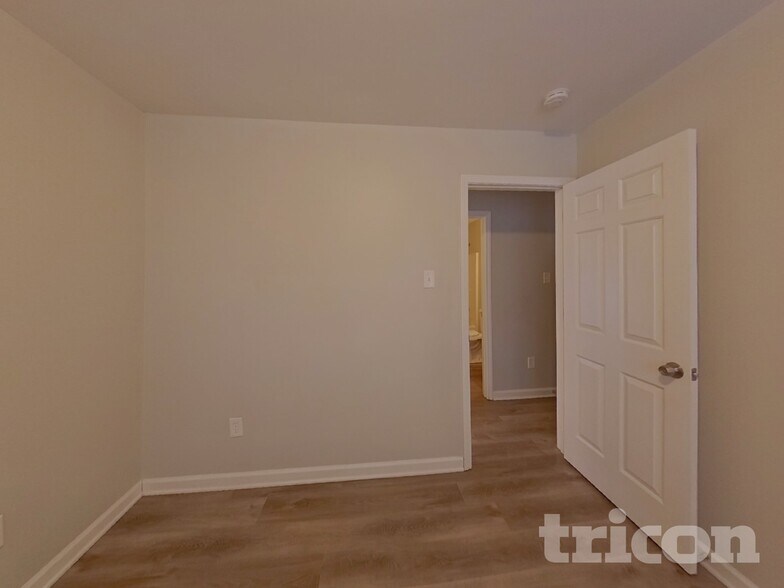 Building Photo - 1585 Kingston Dr