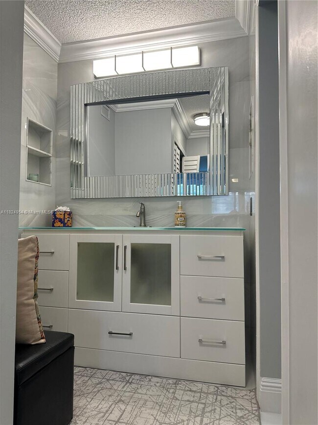 Building Photo - 9845 Pineapple Tree Dr
