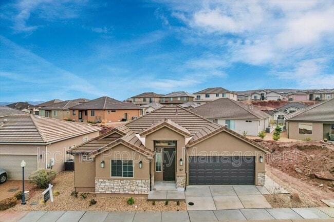 Building Photo - 2261 S Tonaquint Dr