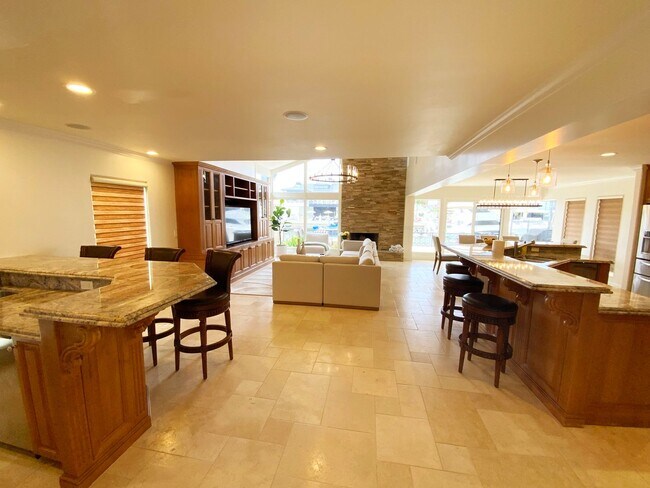 Building Photo - Vacation Home on the Channel Available July 15-Aug 15