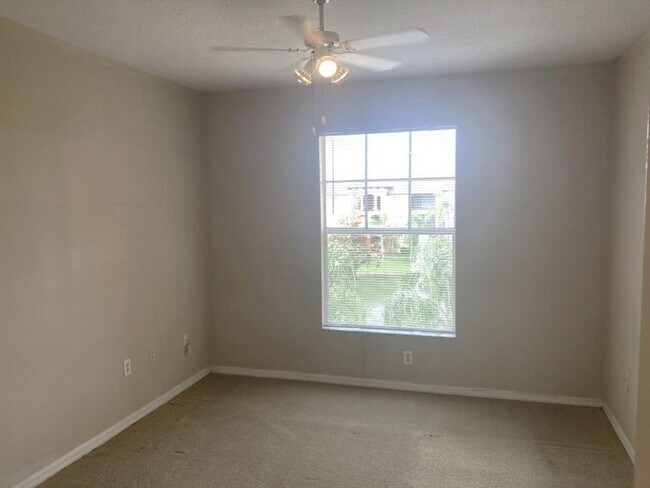 Building Photo - 2 bd / 1 ba in Palms Club Community